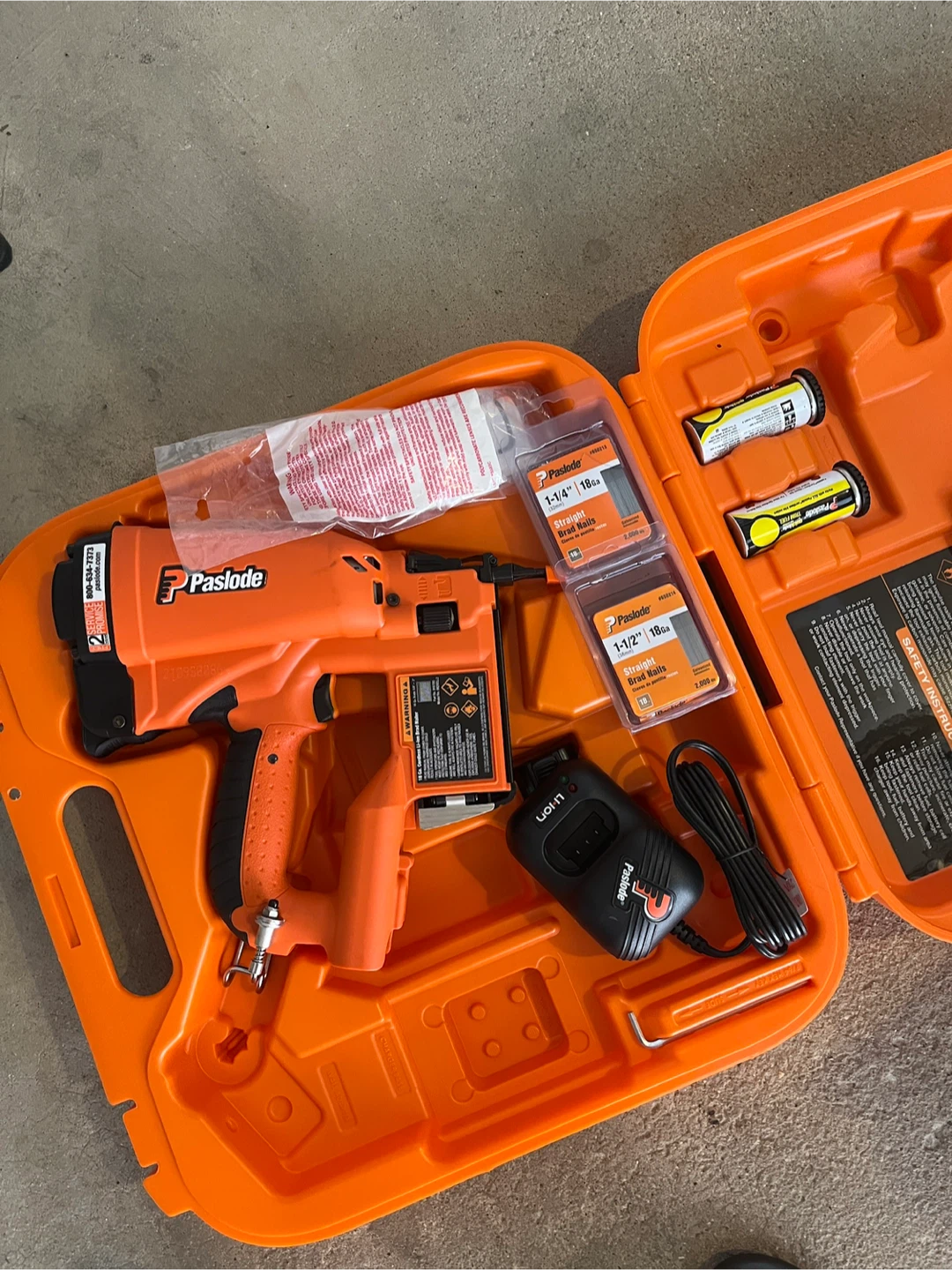NEW Paslode Cordless 18Ga Brad Nailer + Charger, Fuel & Nails