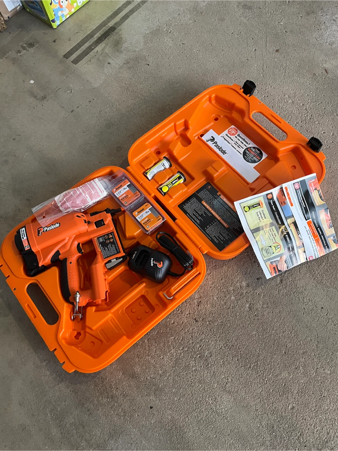 NEW Paslode Cordless 18Ga Brad Nailer + Charger, Fuel & Nails - photo 4