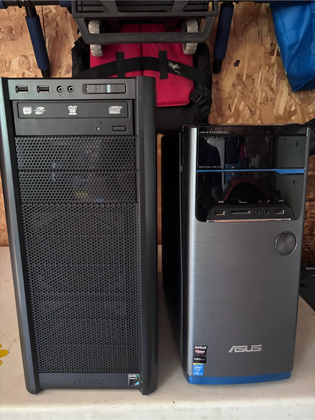 2 Monitors and 2 computer cases - photo 4
