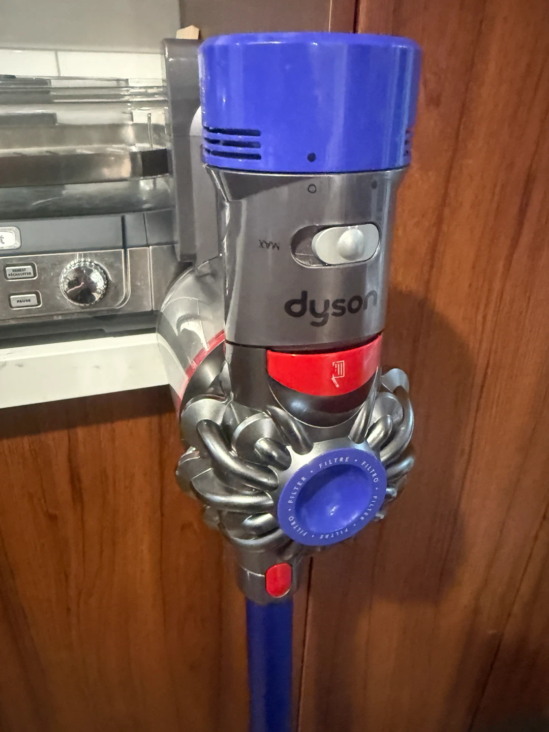 Dyson V8 Cordless Vacuum Cleaner - photo 2