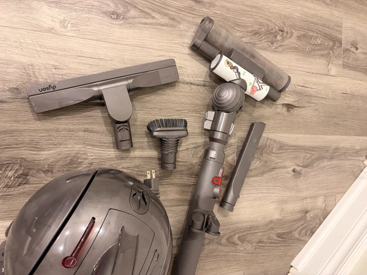 LIKE NEW Dyson DC37 Vacuum Cleaner (corded) - photo 5