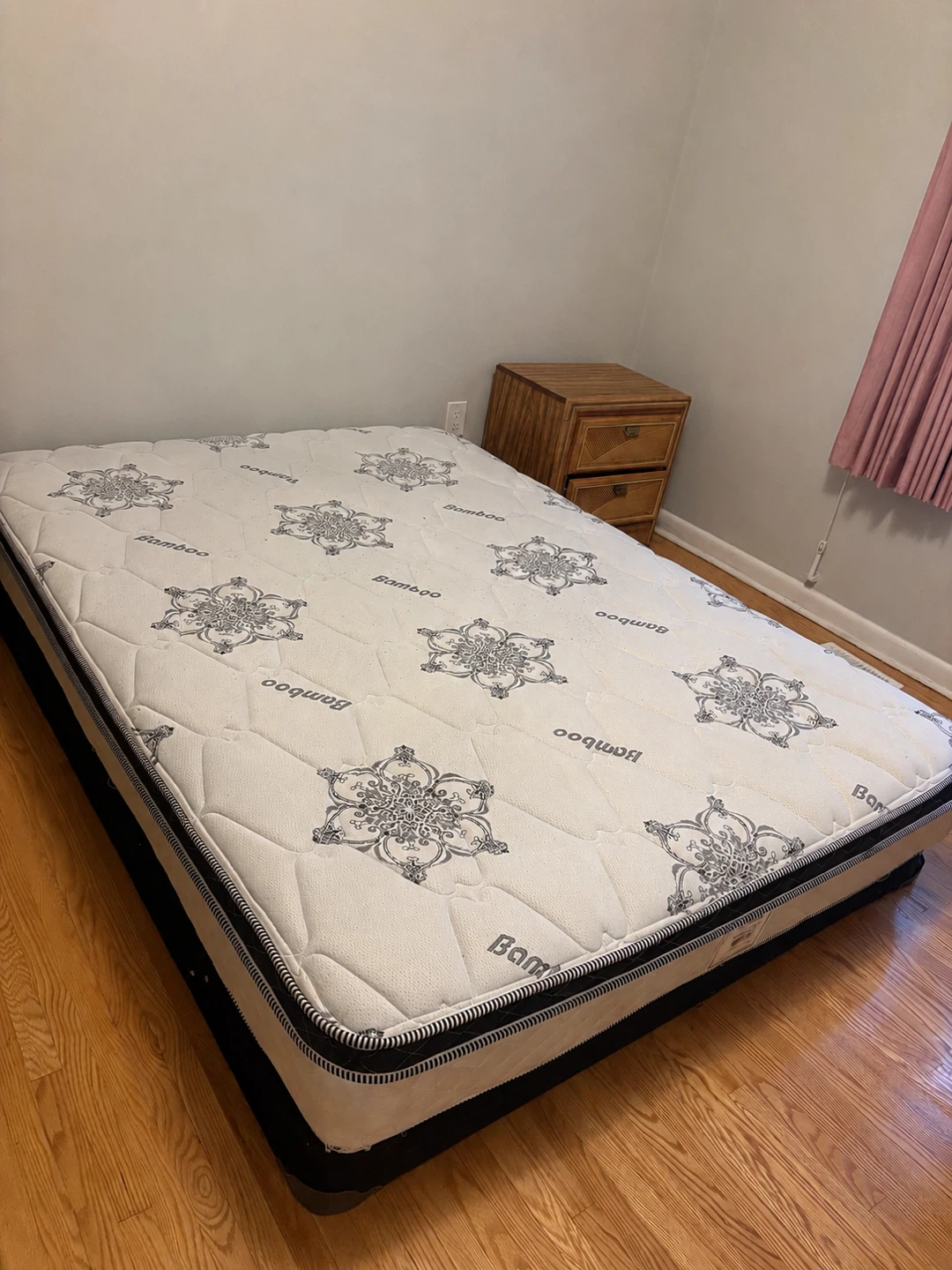 Queen spring box with mattress