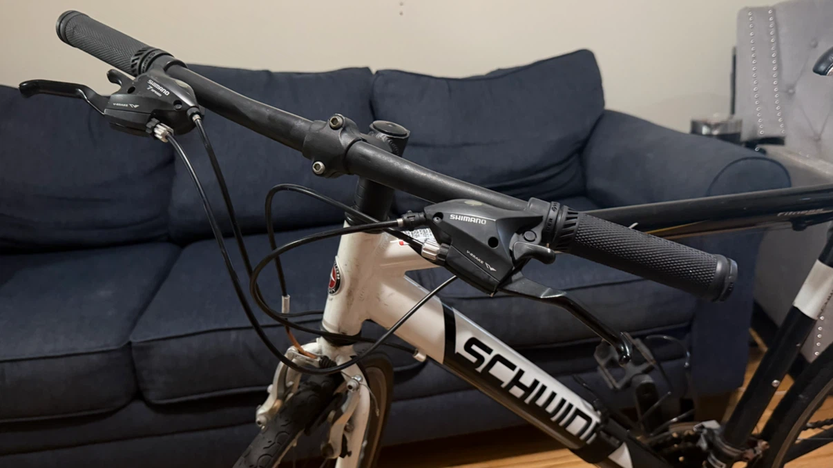 Schwinn Varsity Bike – Good Condition - photo 2