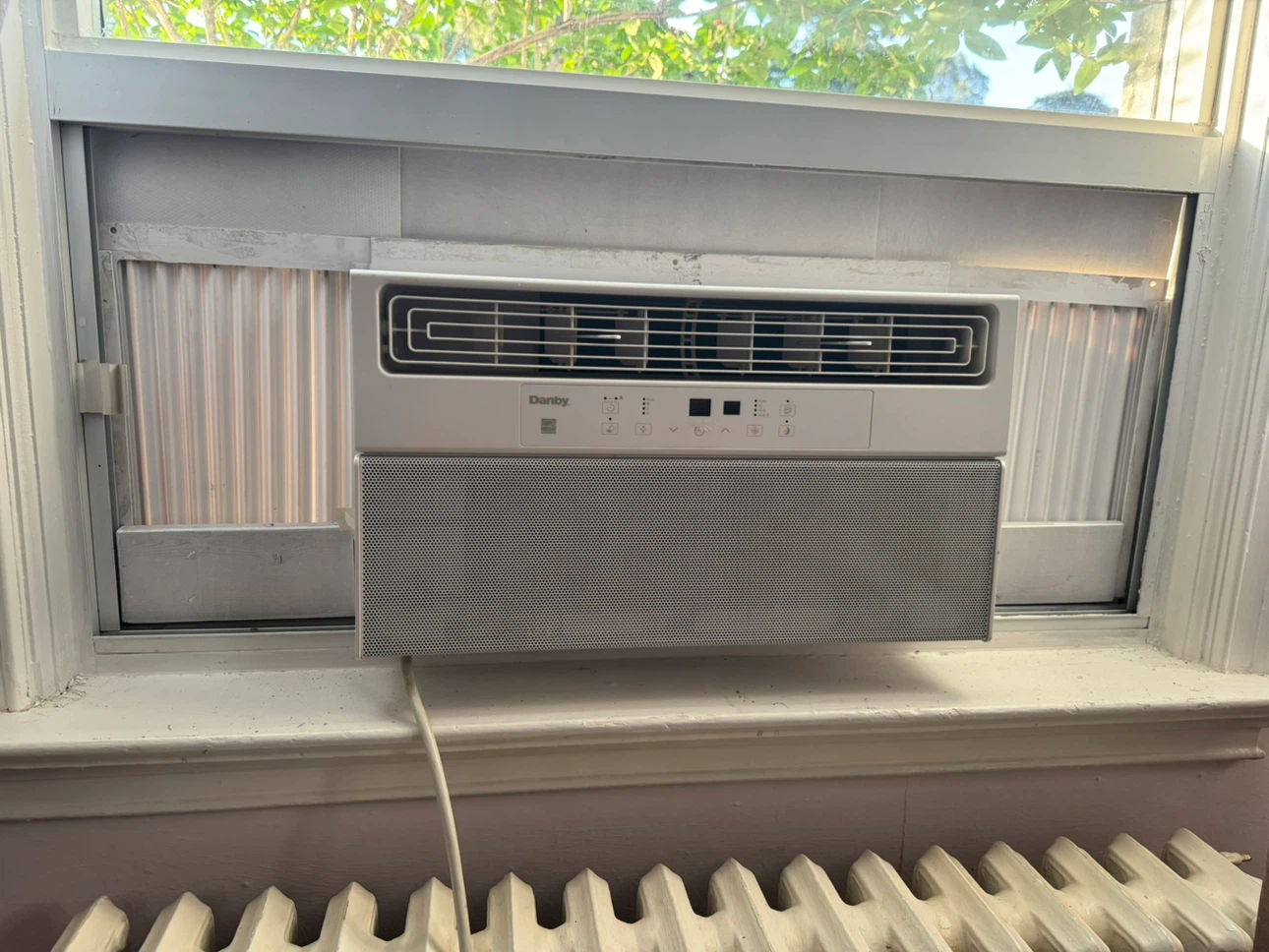 Danby Window Air Conditioner - photo 2