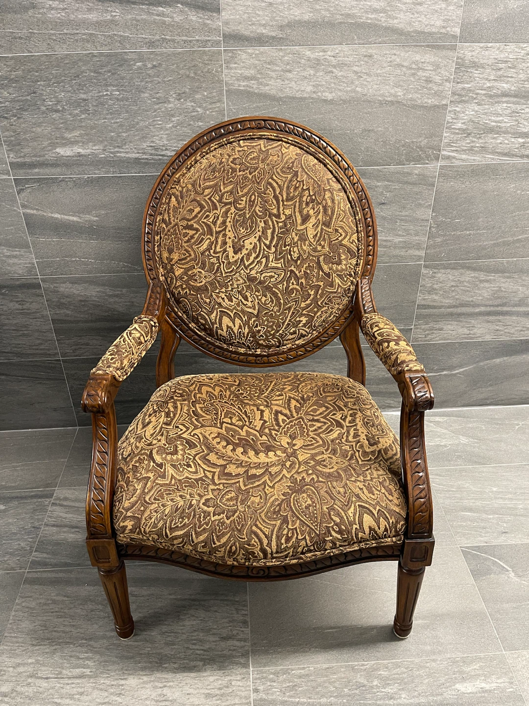 Louis XVI / French Provincial carved medallion armchair - photo 2
