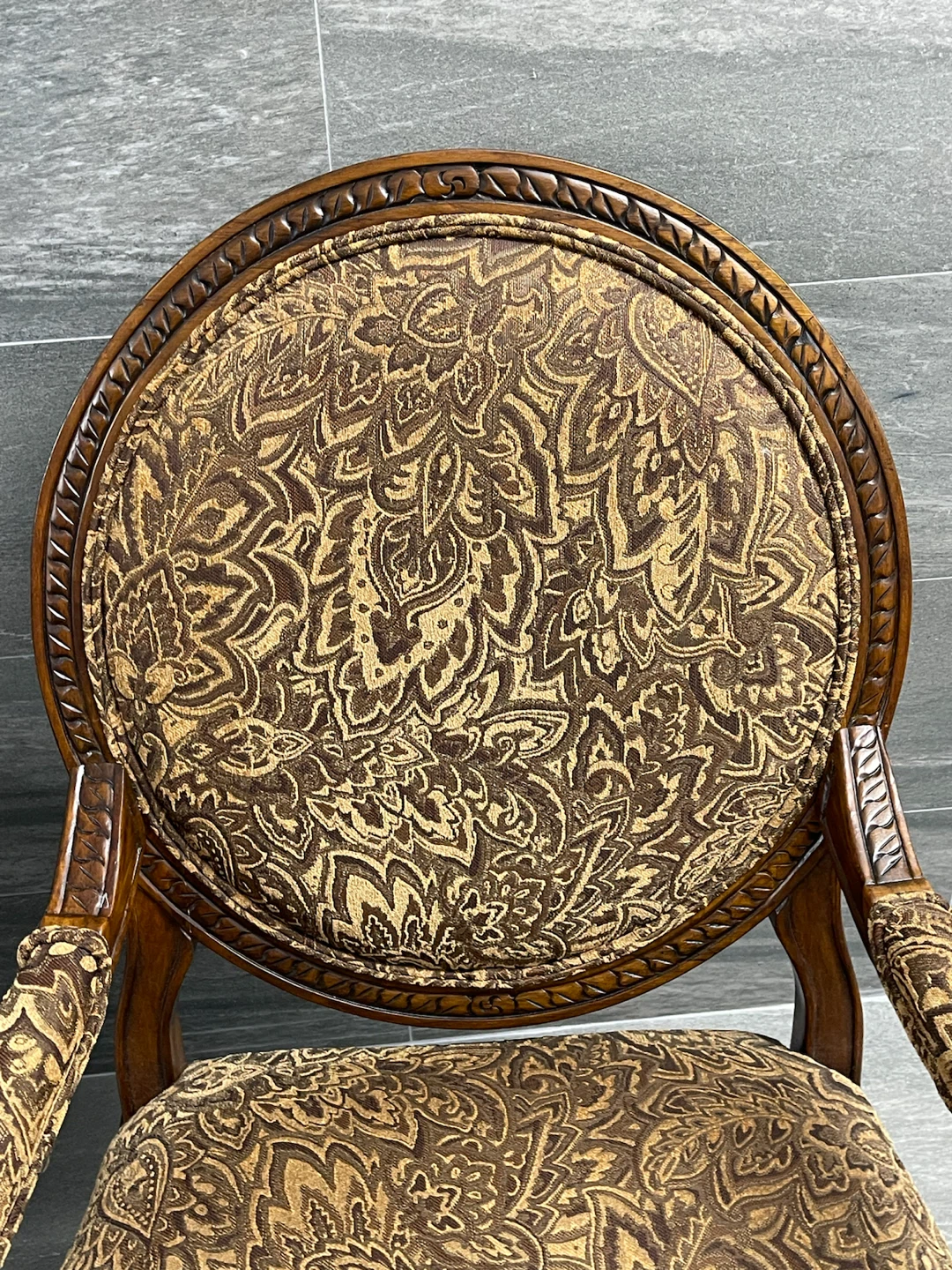 Louis XVI / French Provincial carved medallion armchair - photo 3