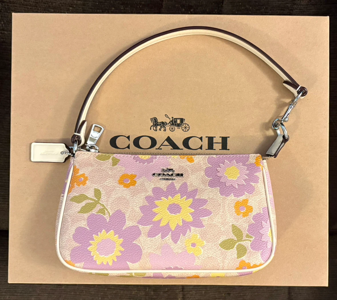 ✨✨Coach Floral Wristlet Bag