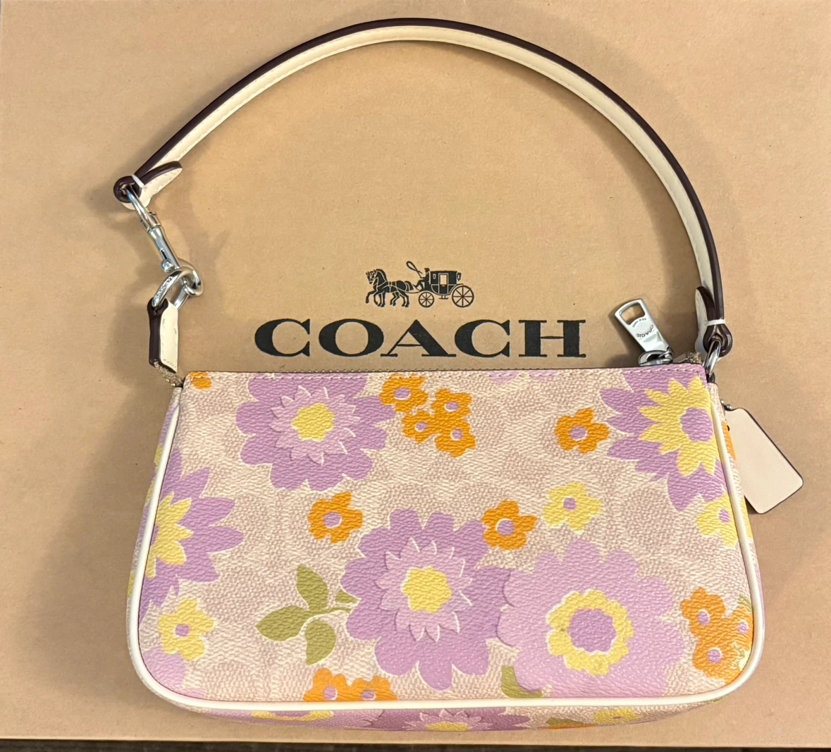 ✨✨Coach Floral Wristlet Bag - photo 2