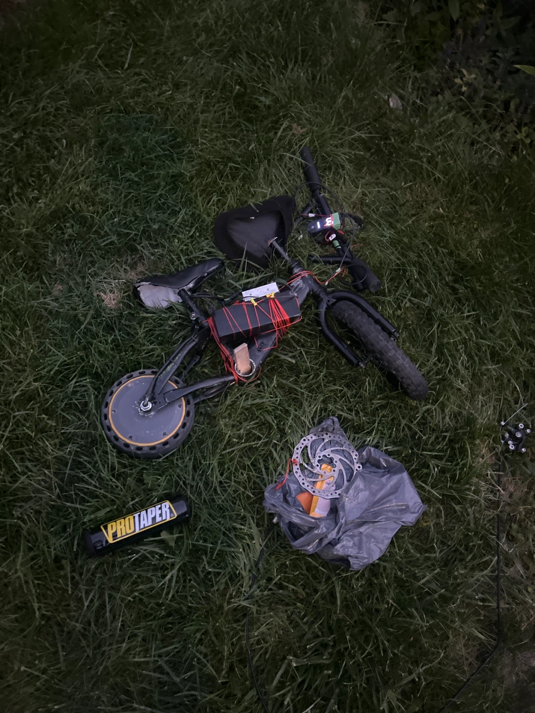 Mini hike comes with disc and pro taper broken handlebars