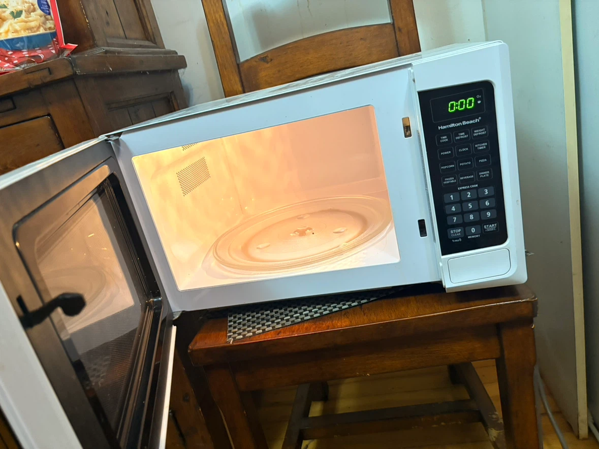 Hamilton Beach 1.1 cu. ft. White Microwave (1000W) - photo 3