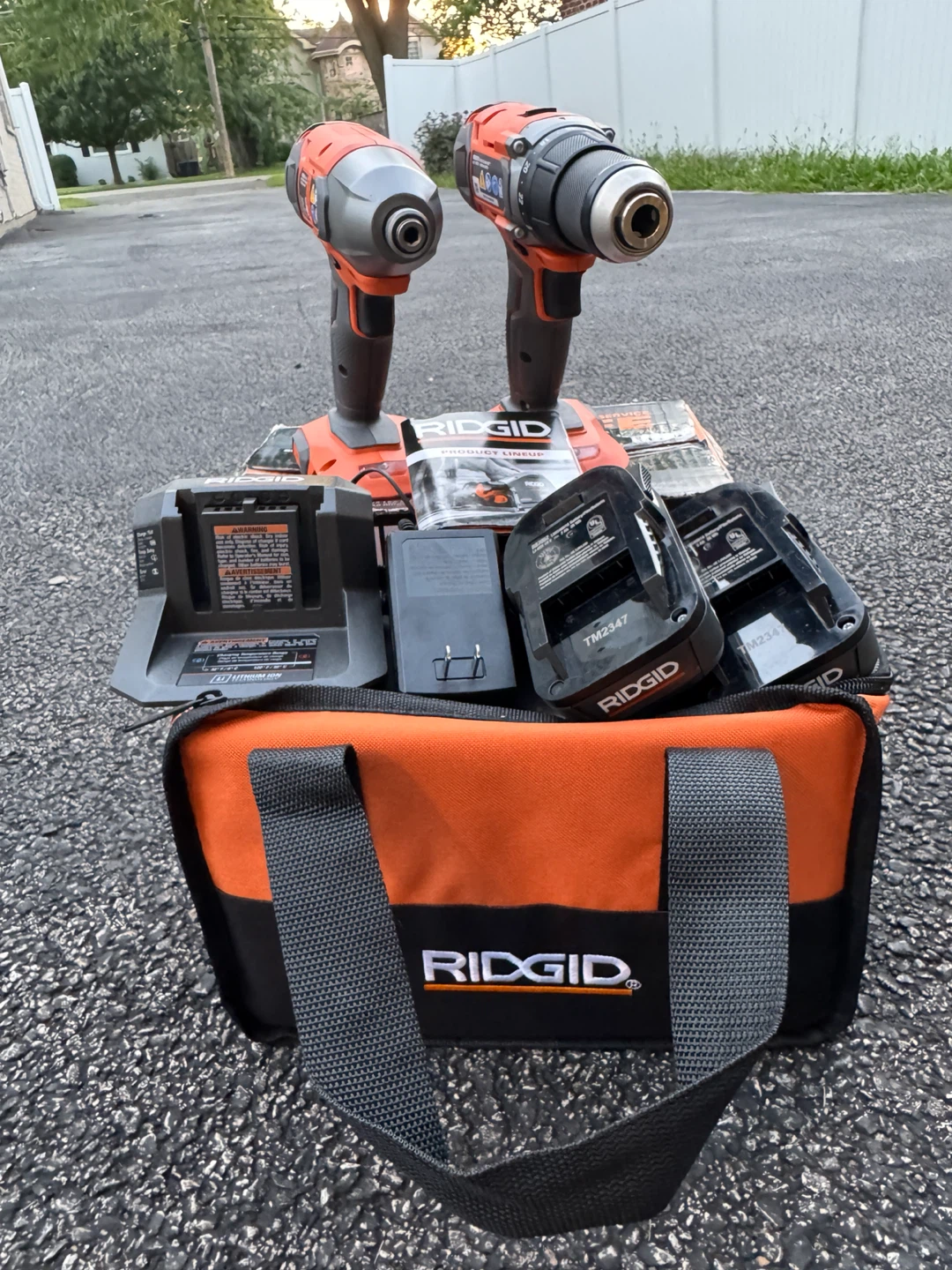 Ridgid 18V Drill and Impact Driver Combo Kit - photo 2