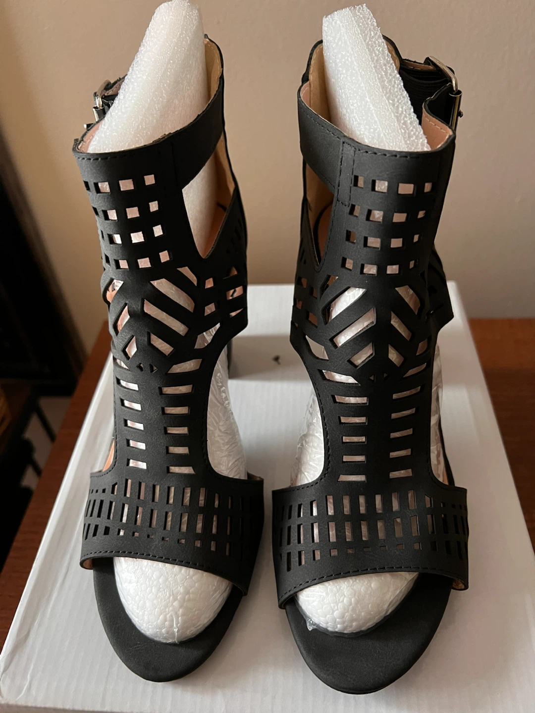 Women's Black Chunky Block Heel Open Toe Sandals Size 8.5M/39