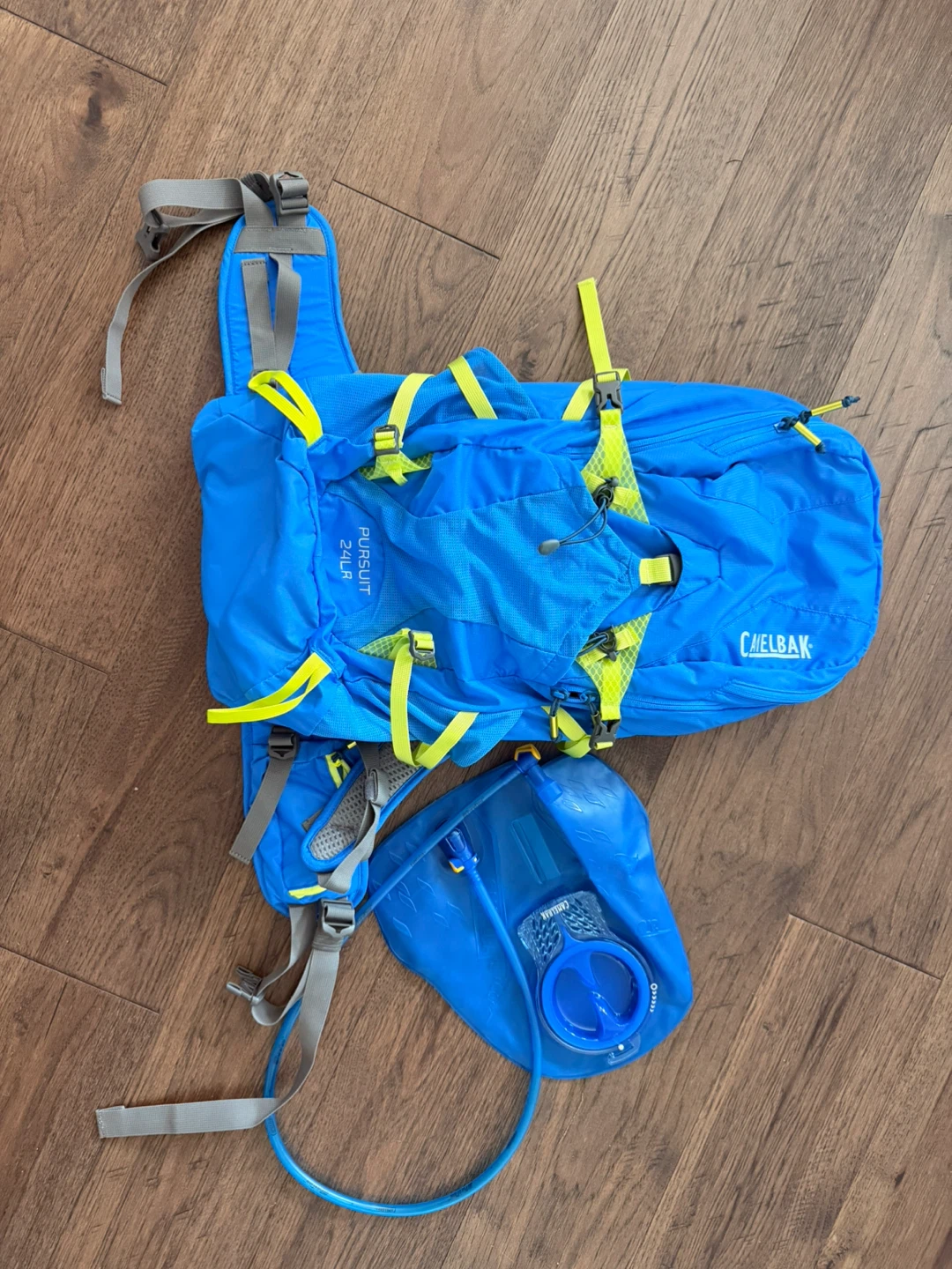 Like New CamelBak Pursuit 24 LR 100 Oz Hydration Pack - photo 5