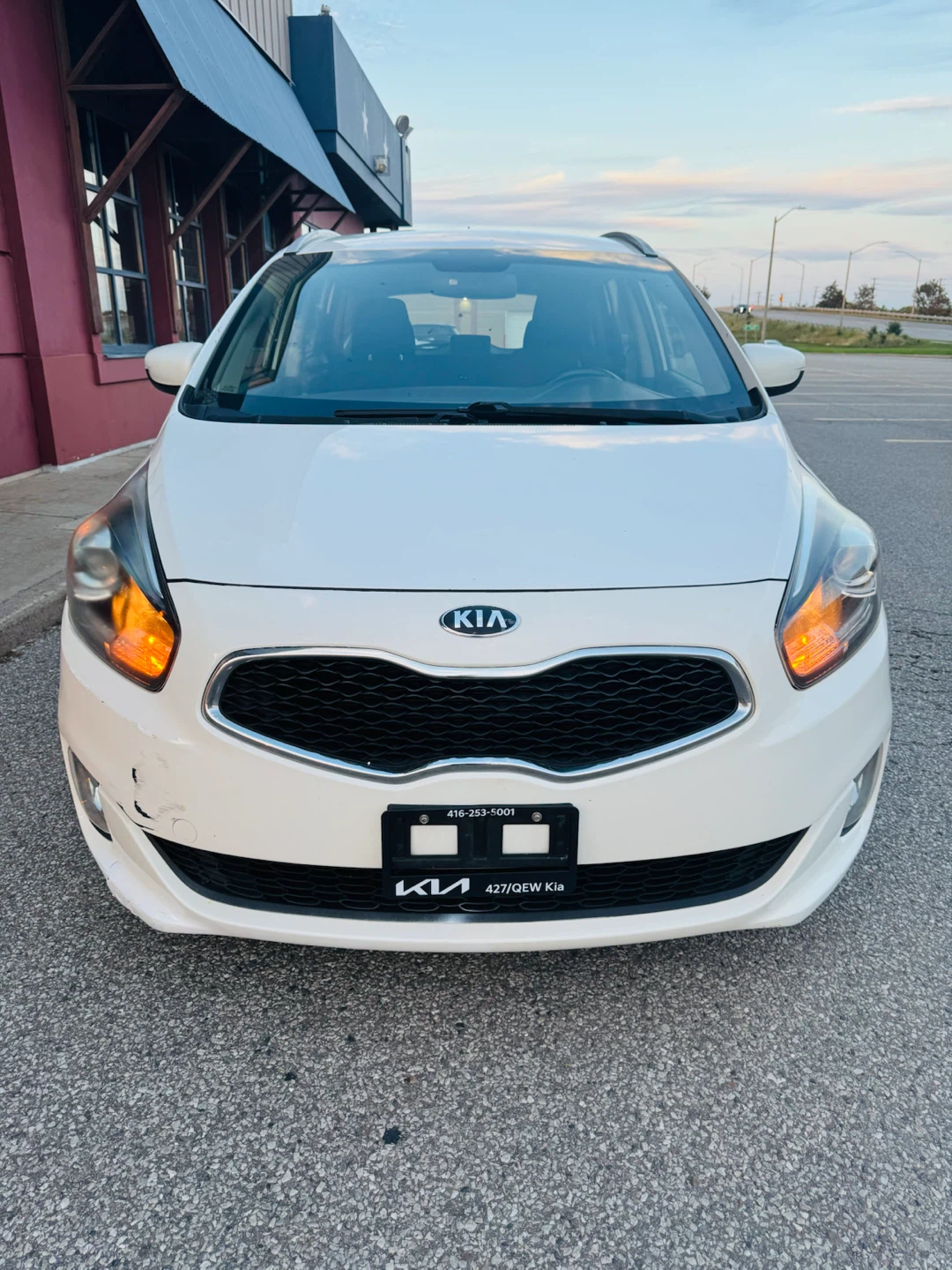 2014 Kia Rondo Sport , 7 seater ( LOW KM )