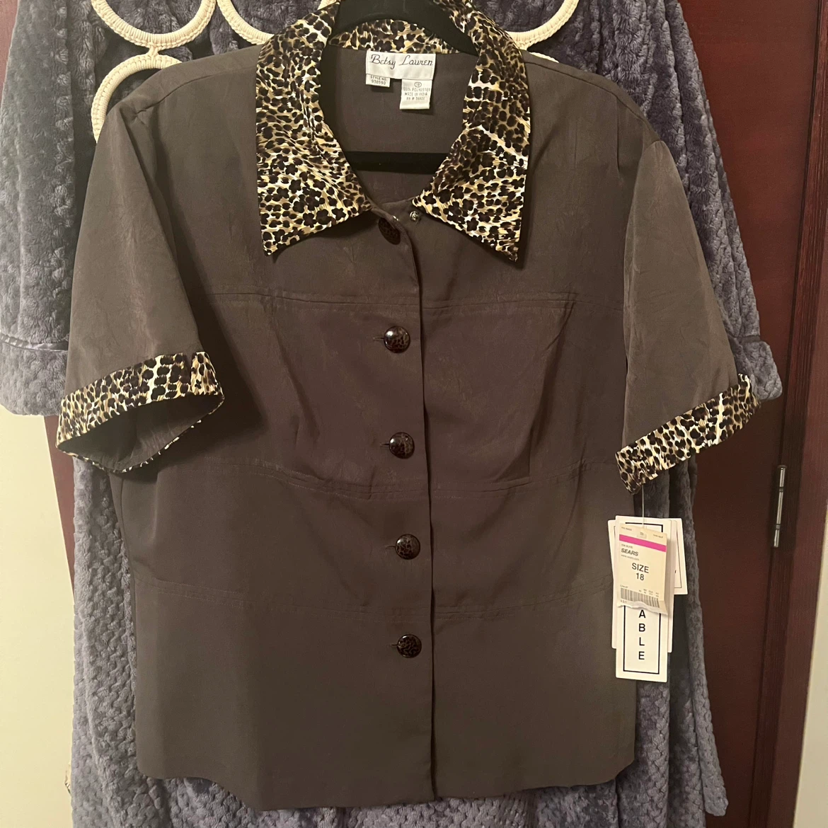 Betsy Lauren Women's Leopard Trim  Shirt Size 18