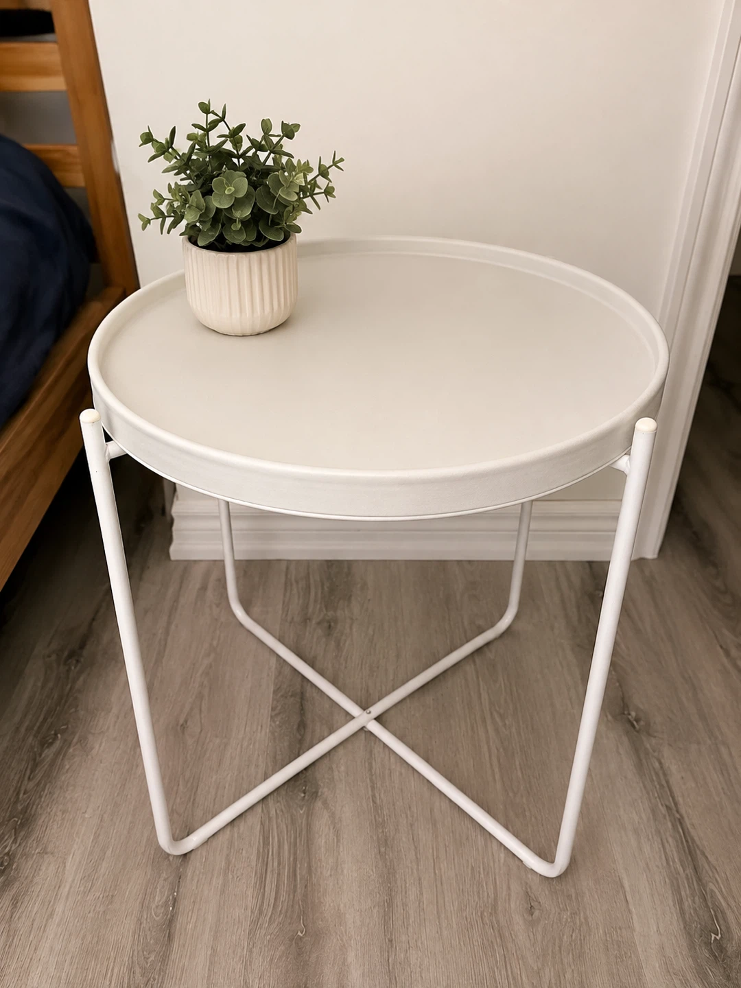 Round Tray Table