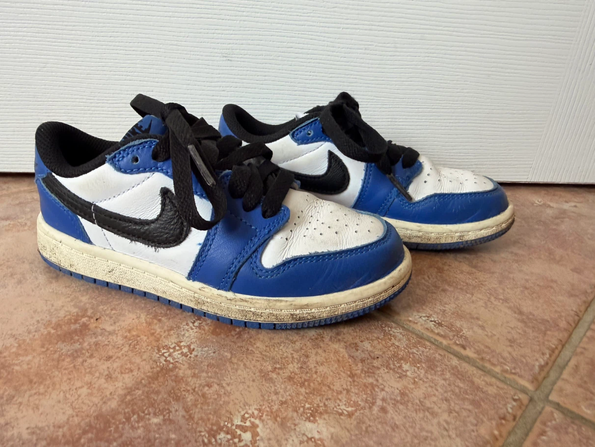 $5 for all!! Bundle of 4 pairs of Kids' Nike Shoes - photo 3