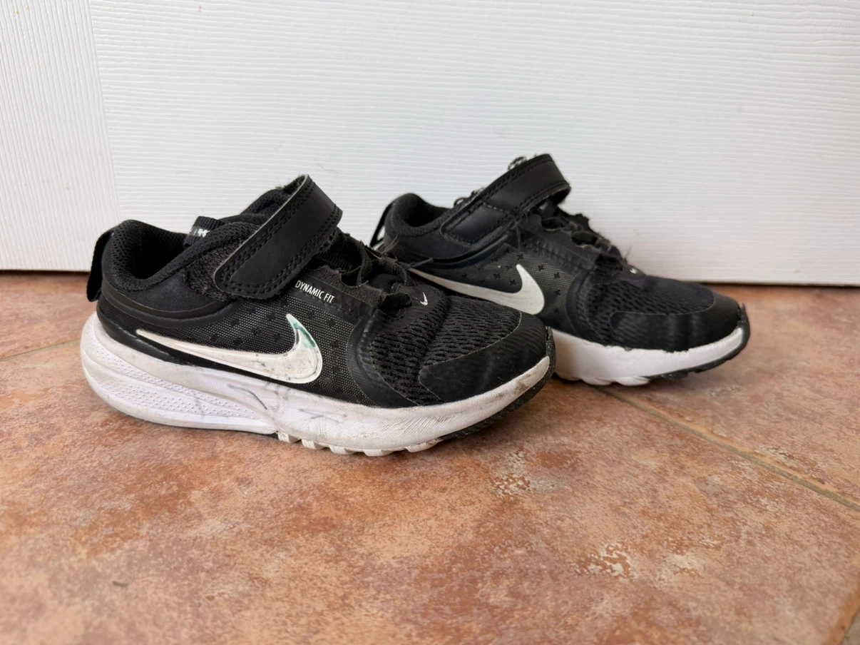 $5 for all!! Bundle of 4 pairs of Kids' Nike Shoes - photo 5