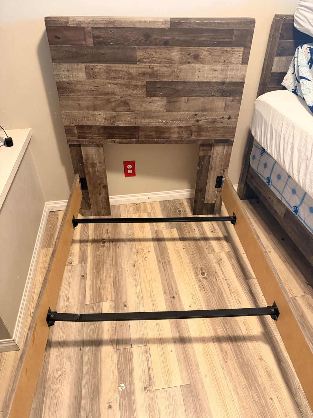 Rustic Wood Grain Headboard and Footboard Set - photo 3