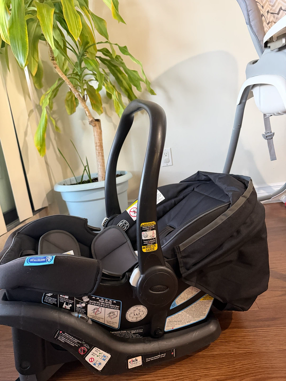 Graco SnugRide Infant Car Seat