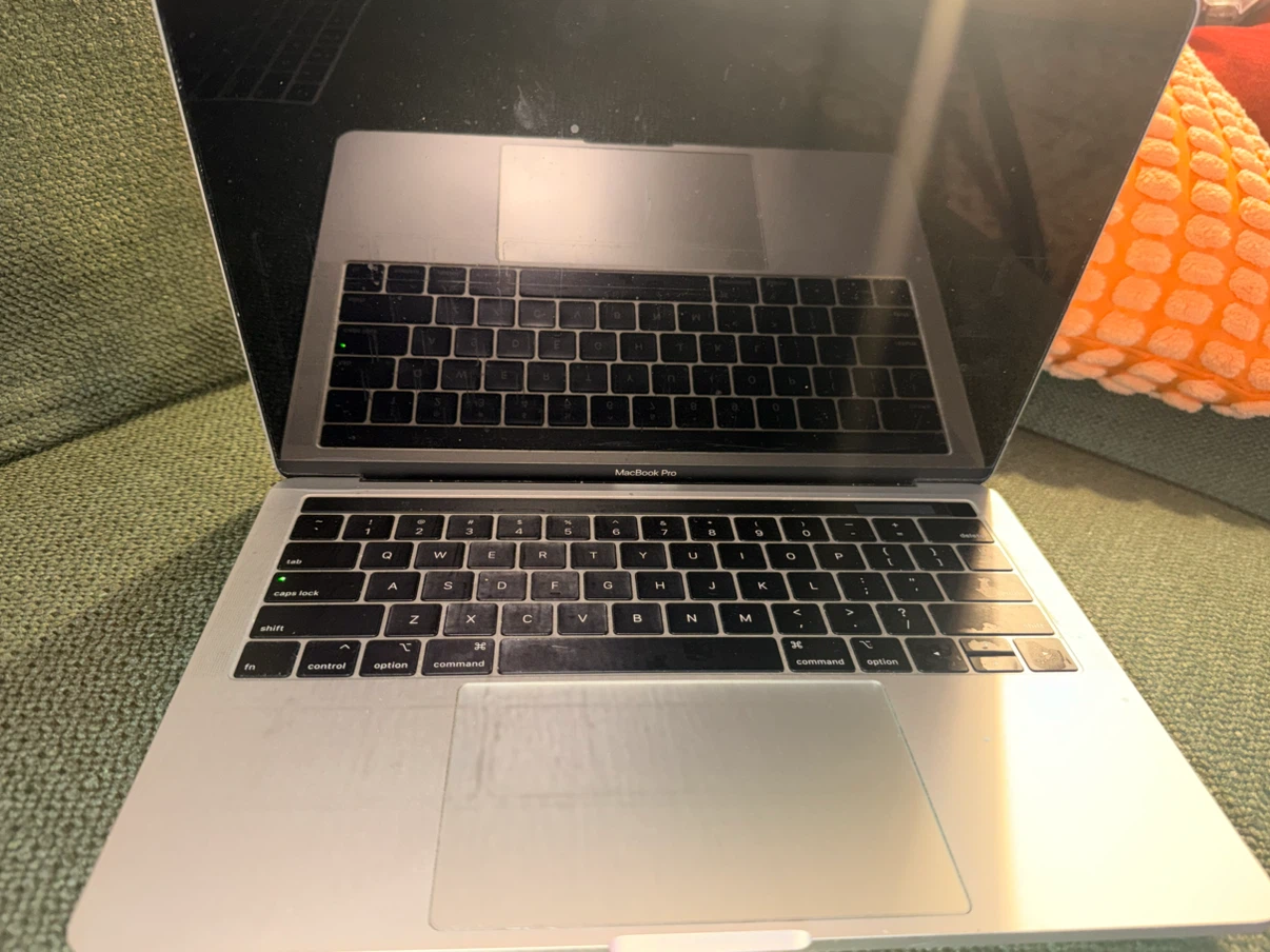 Apple MacBook Pro 13-inch 2019 - photo 3