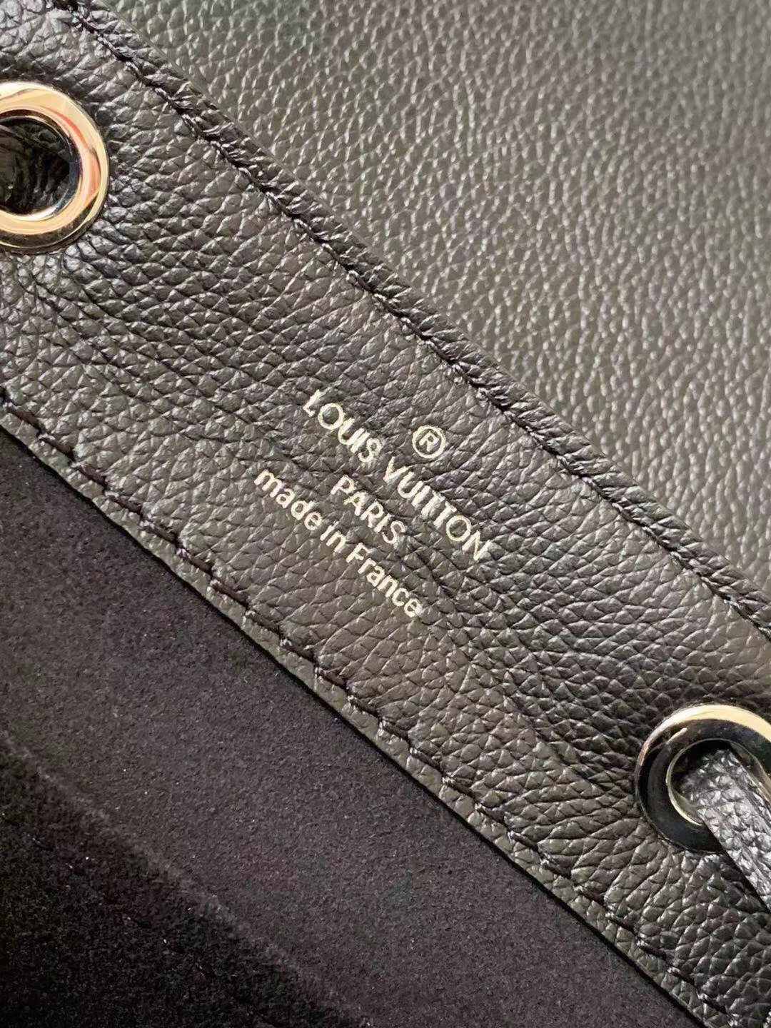 New Top Quality - LV Lock Me Backpack Calfskin Leather - photo 3