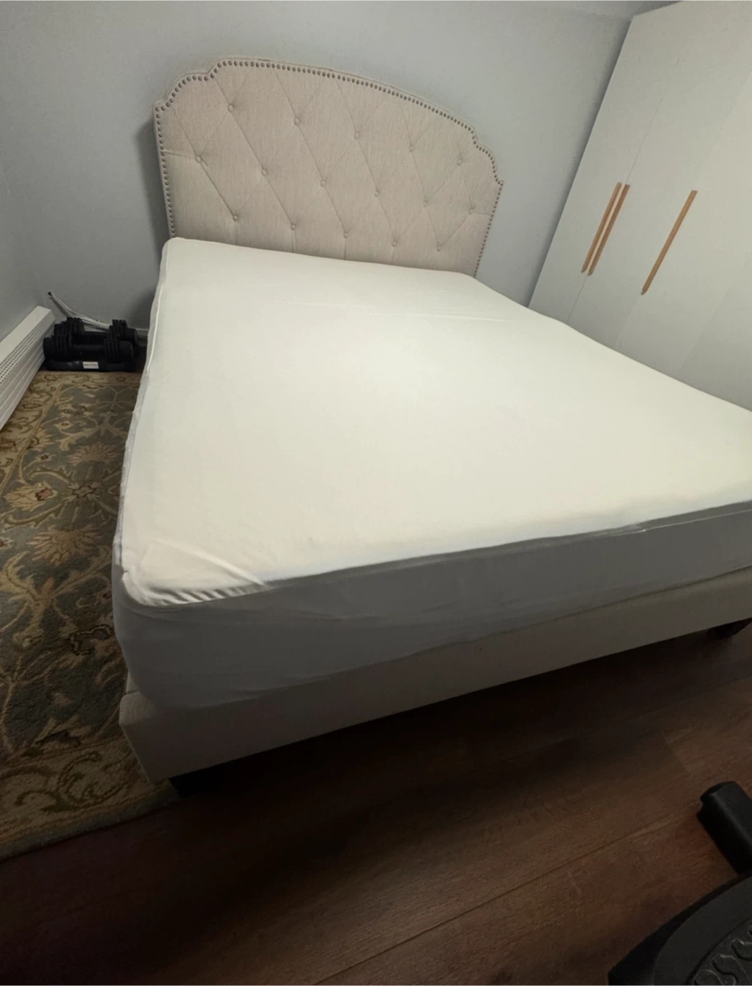 Tufted Upholstered Headboard - photo 3