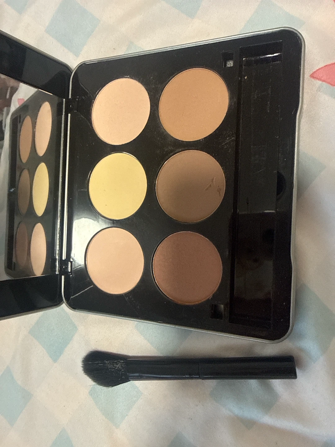 Makeover Essentials Contour Kit with Brush - photo 2