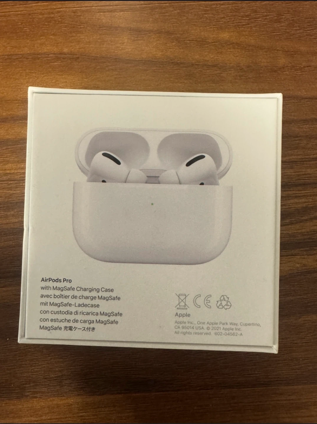 Apple AirPods Pro with MagSafe Charging Case - photo 2