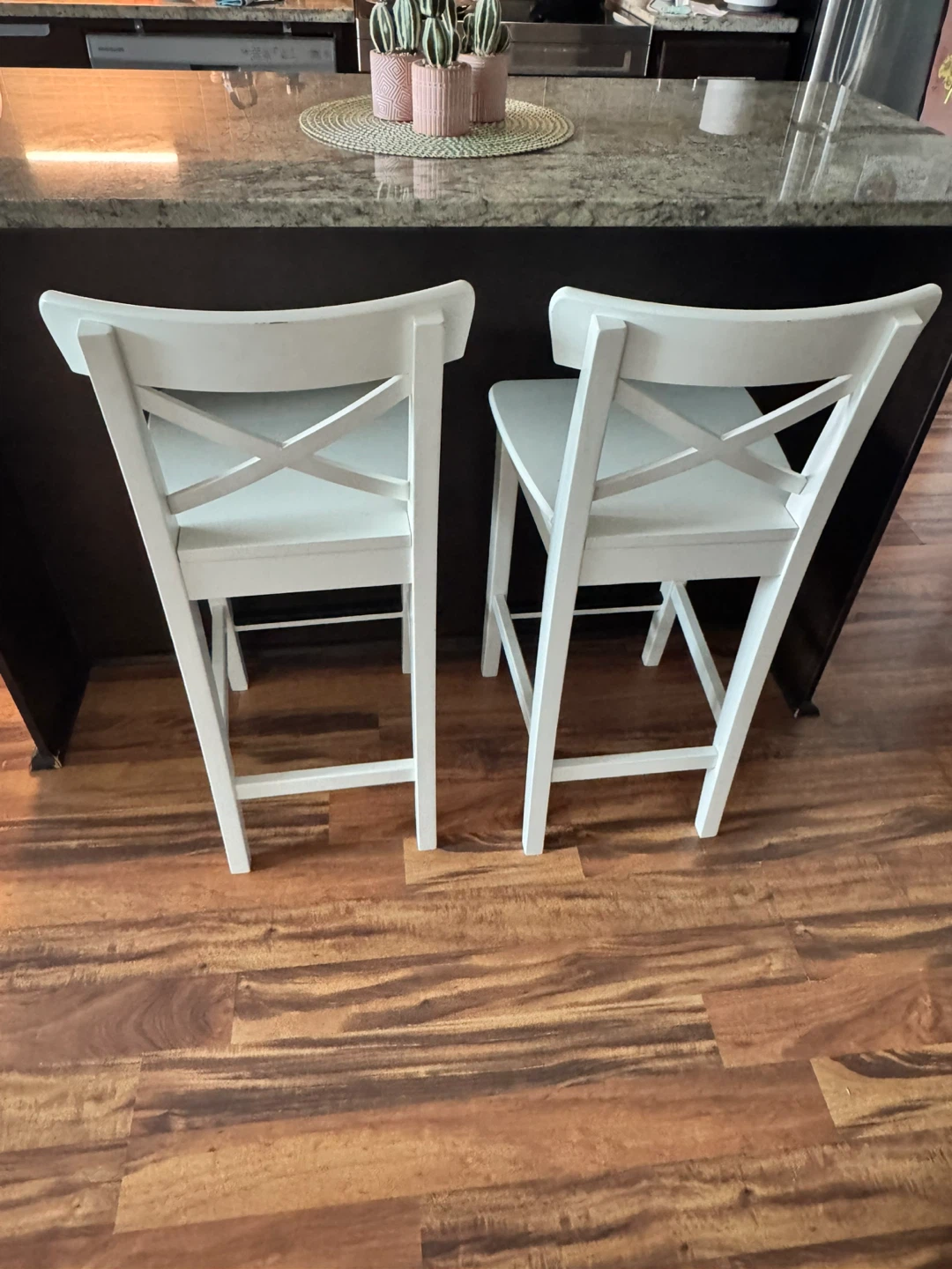 Set of 2 White Cross Back Bar Stools