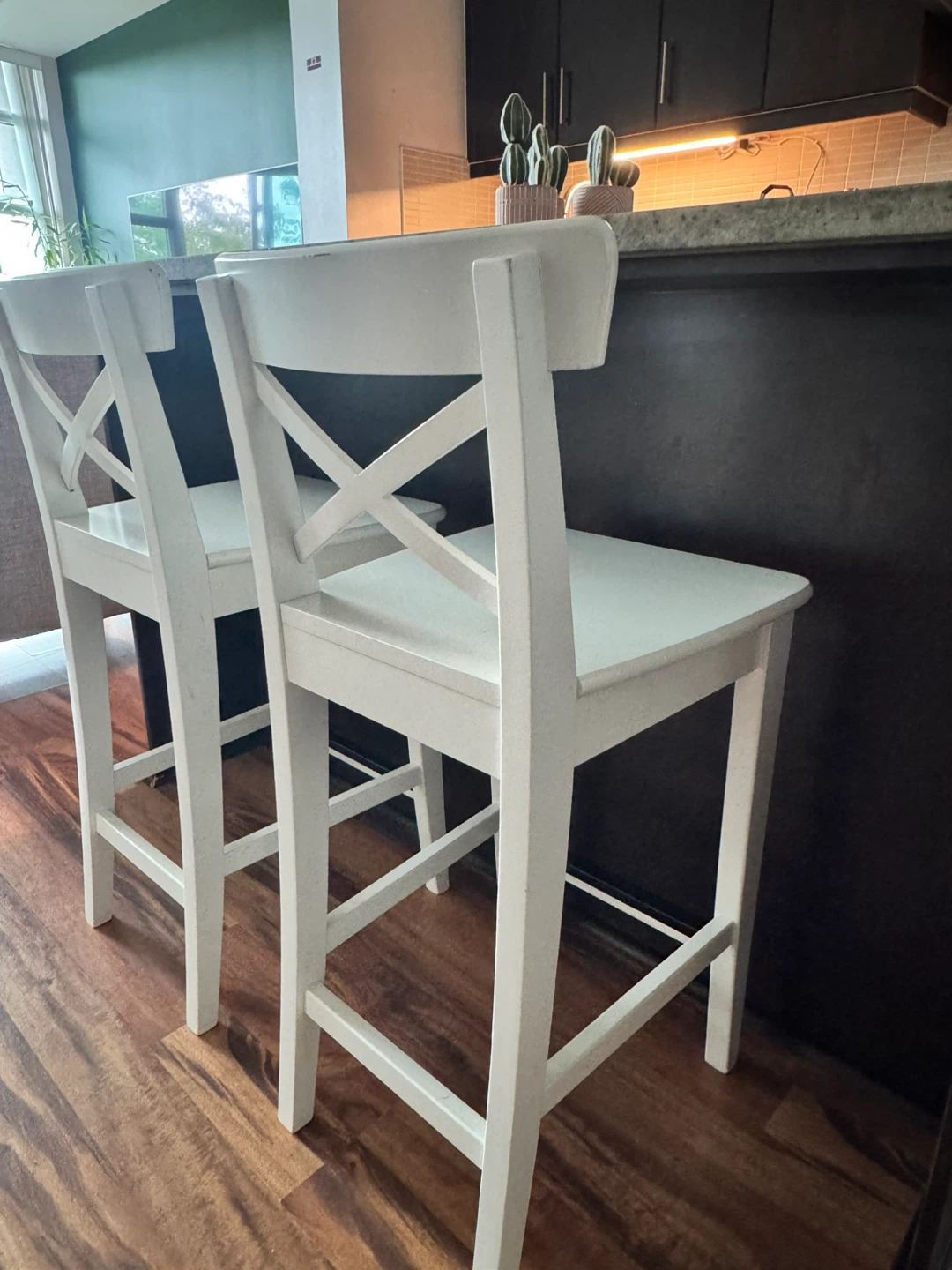 Set of 2 White Cross Back Bar Stools - photo 4