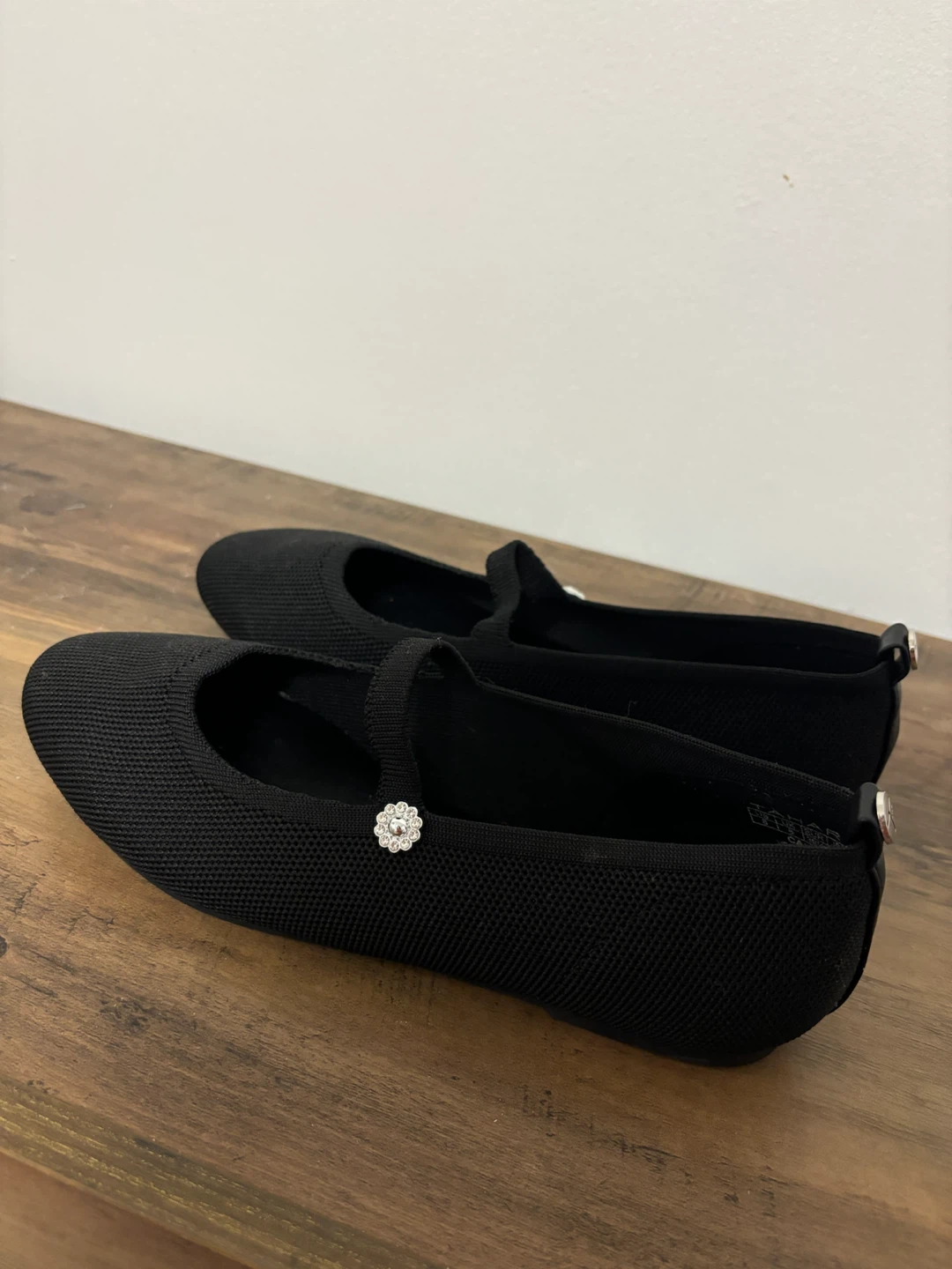 Tahari Black maryjane flats