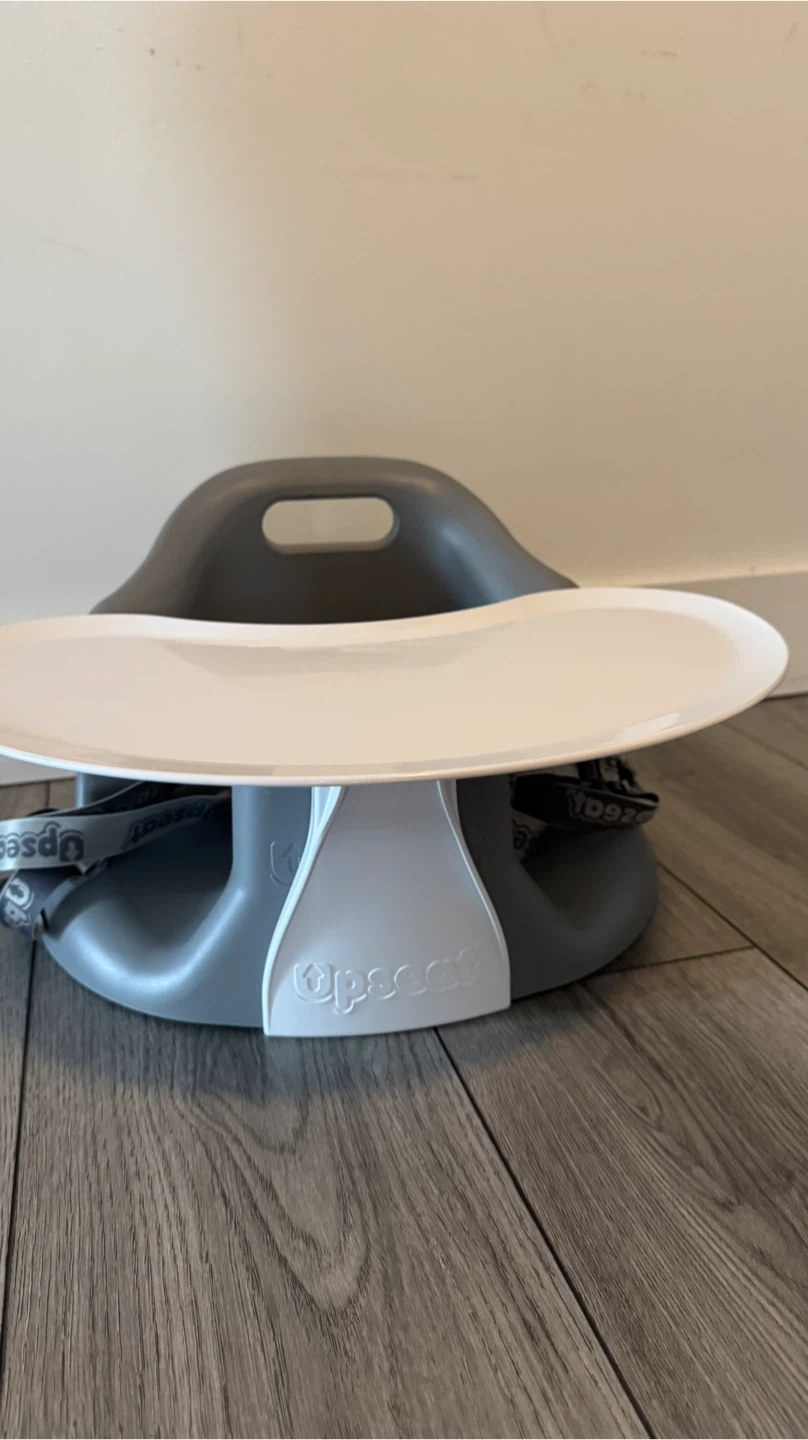 Upseat baby chair bumbo