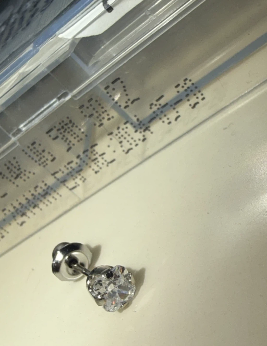 Single 14K white gold earring with a crystal stone - photo 2