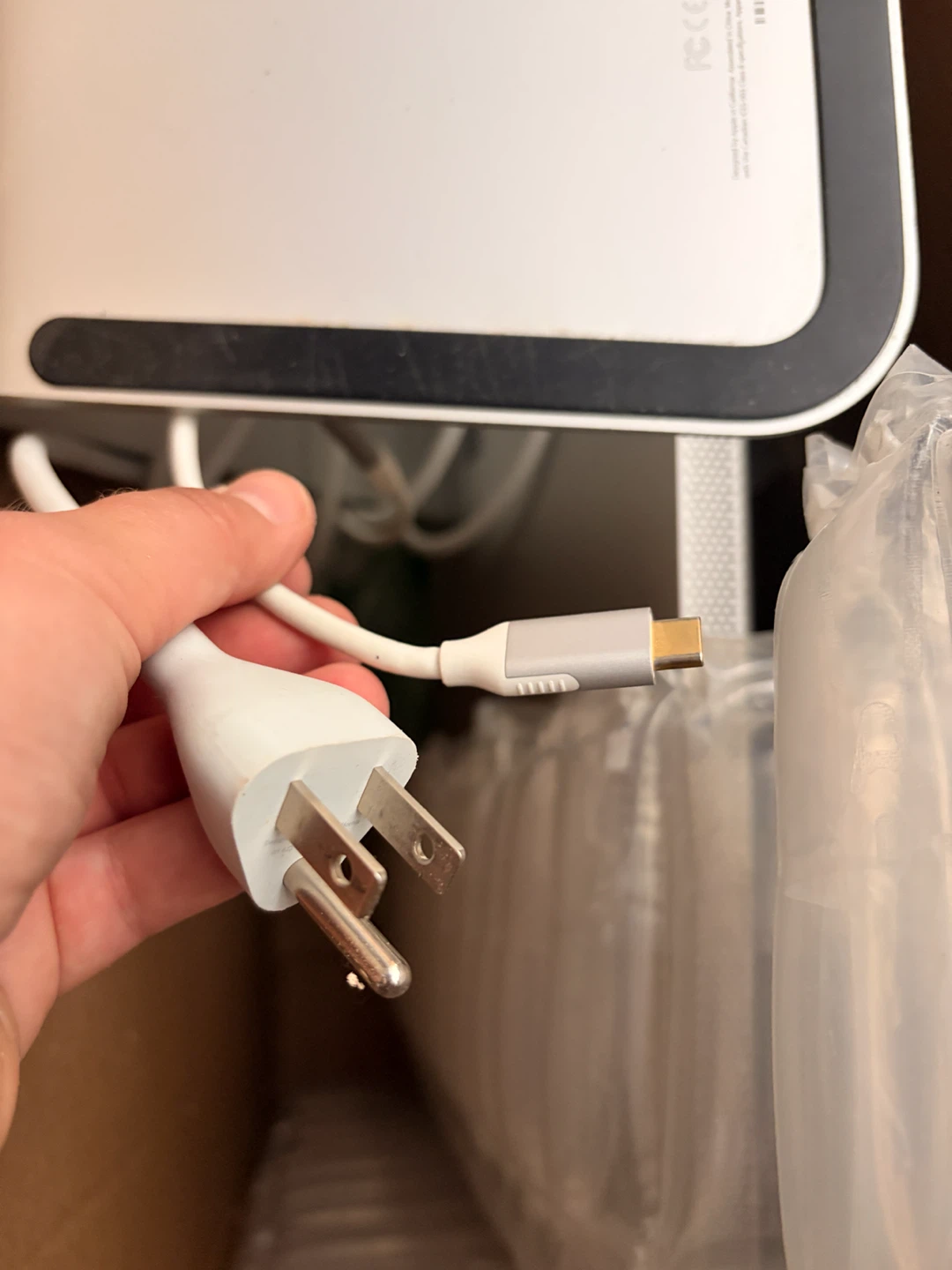 Apple 27-inch LED Cinema Display Monitor - photo 5