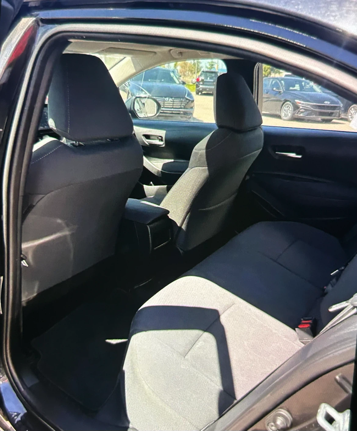Toyota Corolla LE Sedan - photo 2