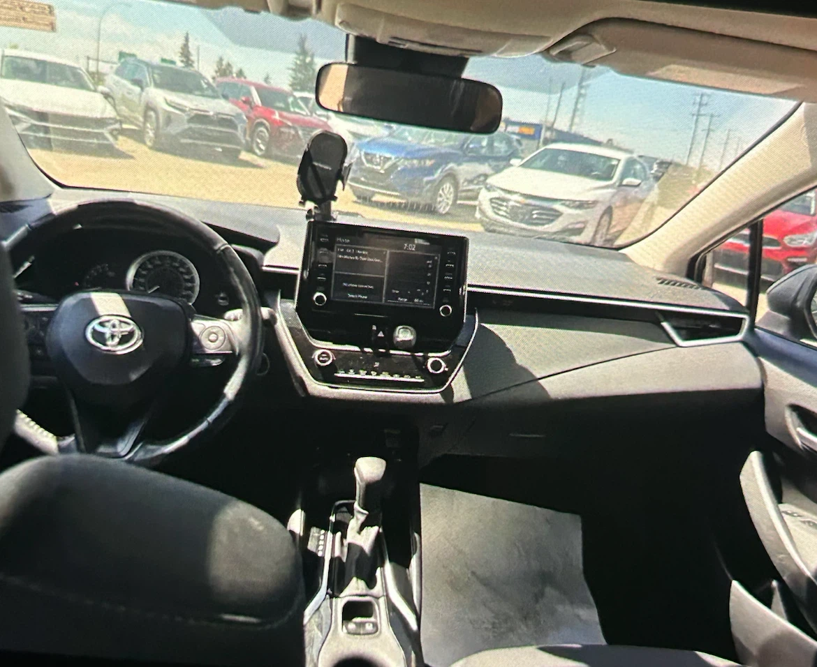 Toyota Corolla LE Sedan - photo 3