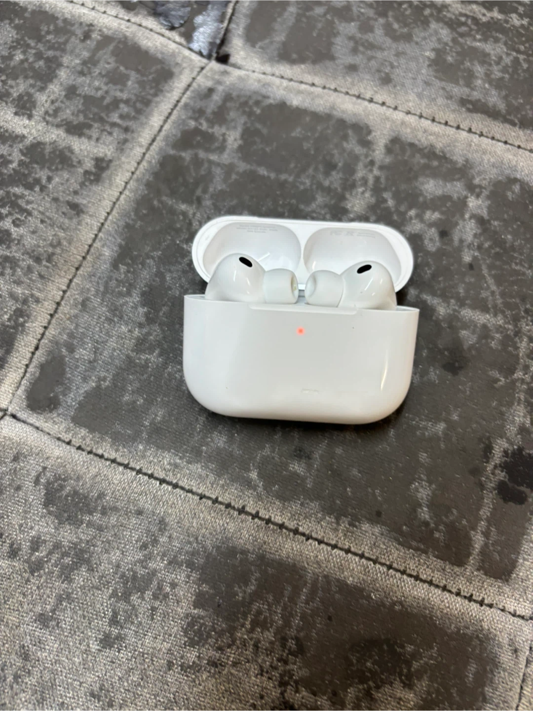 Apple AirPods Pro (2nd Gen) Charging Case