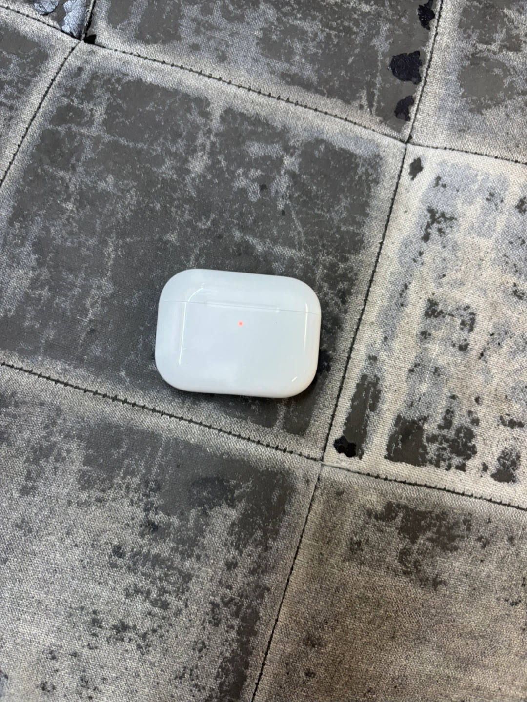 Apple AirPods Pro (2nd Gen) Charging Case - photo 5