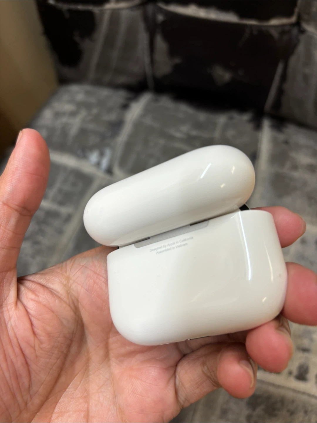 Apple AirPods Pro (2nd Gen) Charging Case - photo 4