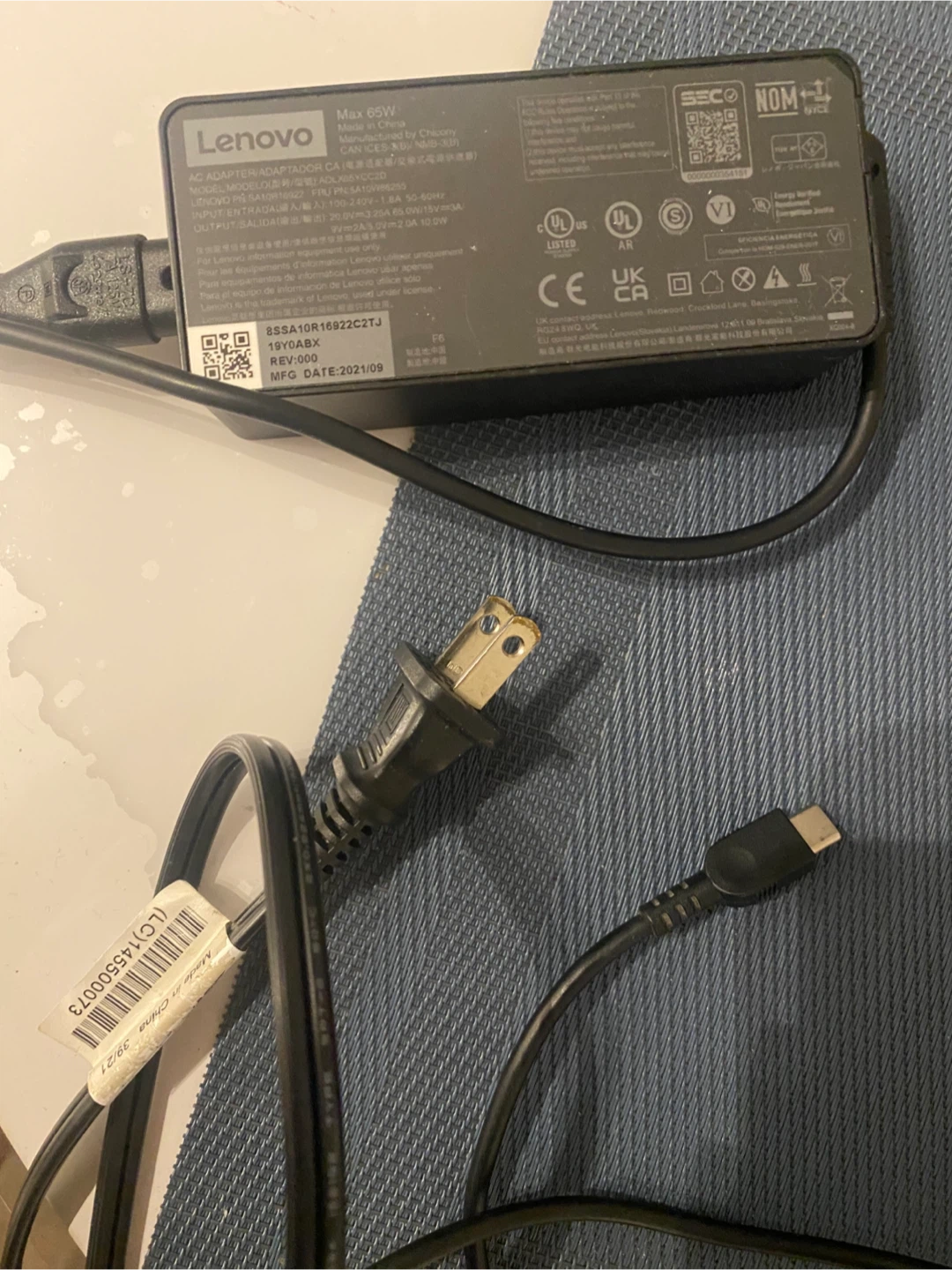 Lenovo 65W AC Adapter - photo 2