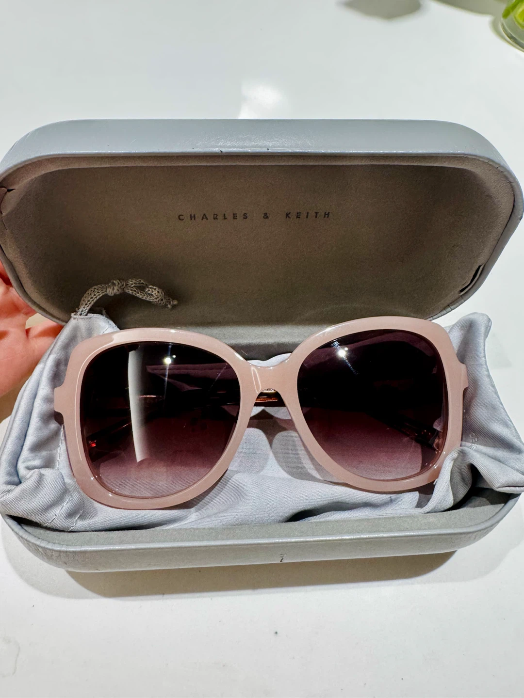 💕Charles & Keith pink frame sunglasses💕