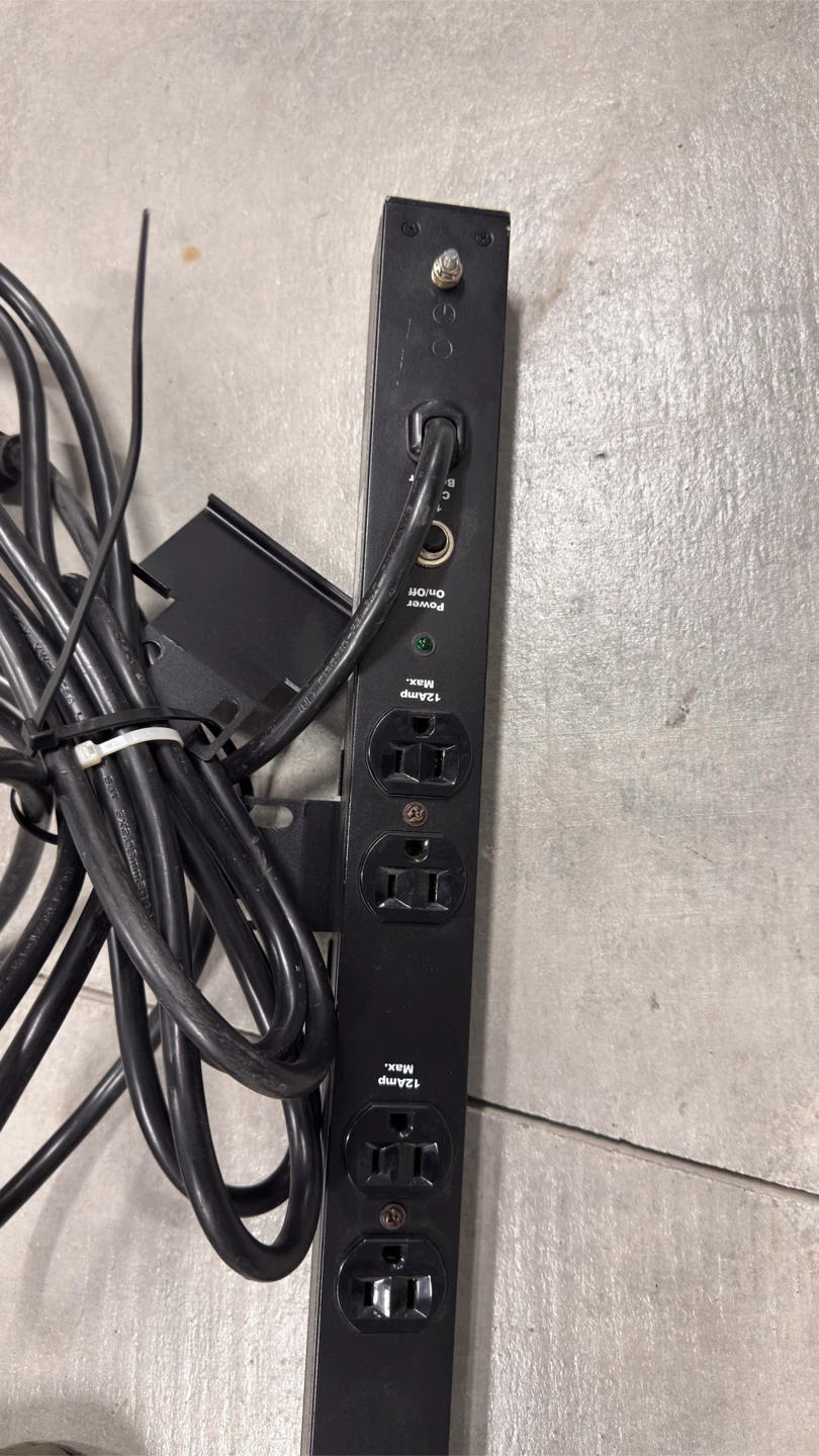 18 Outlet Black Power Strip PDU - photo 2