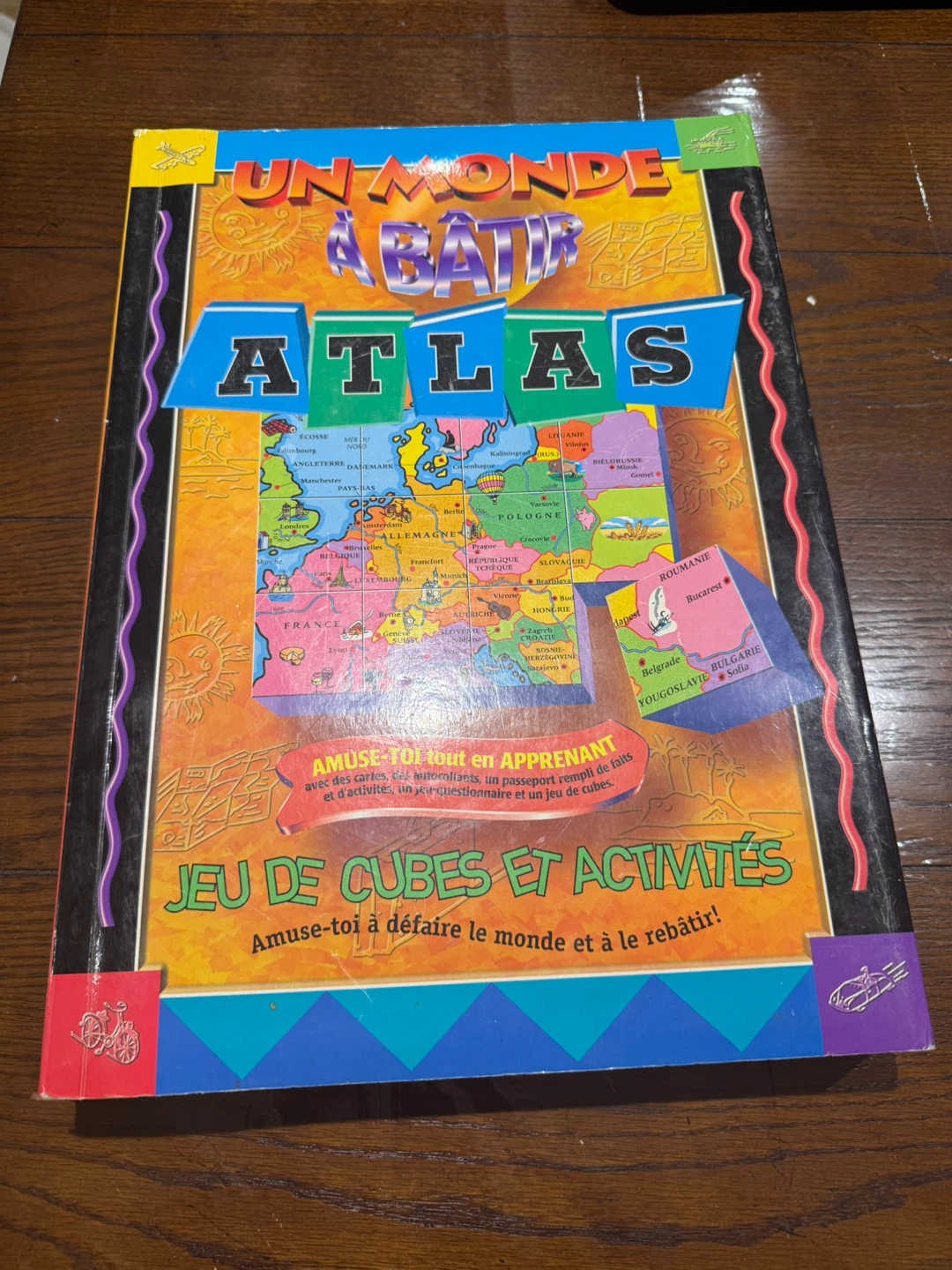 Un Monde à Bâtir Atlas Book