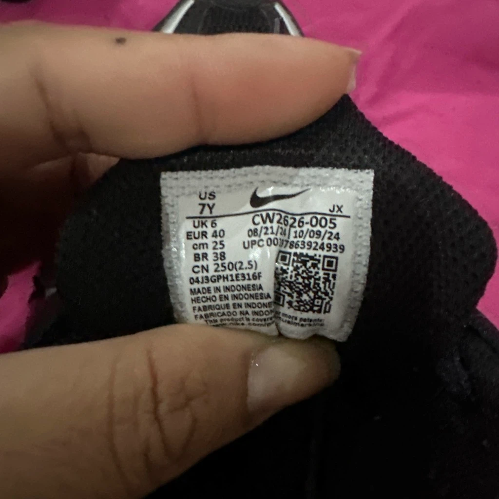 Nike Shox black & silver sneakers 7Y for kid - photo 3
