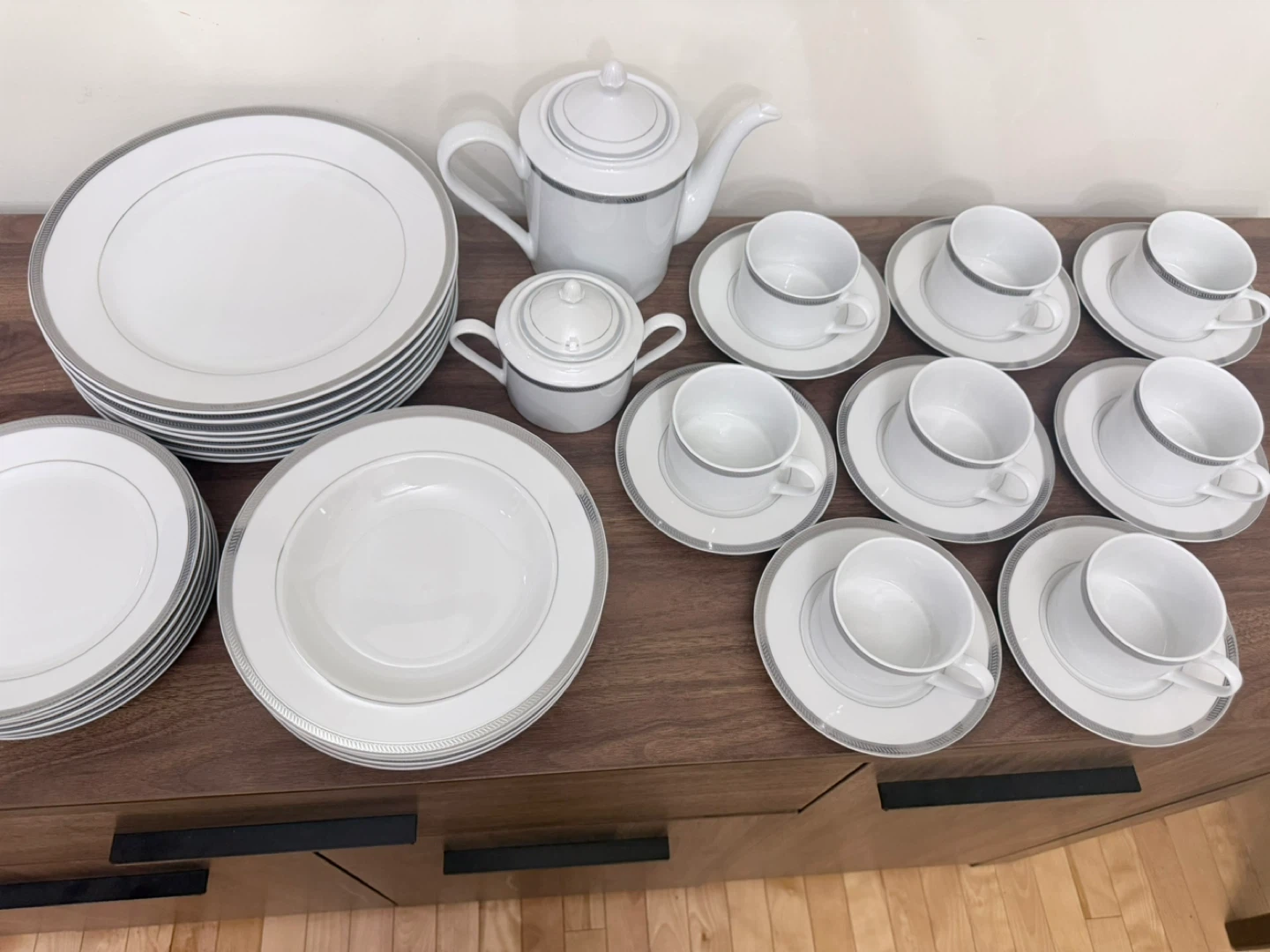 BOWRING WHITE PORCELAIN DINNERWARE SET