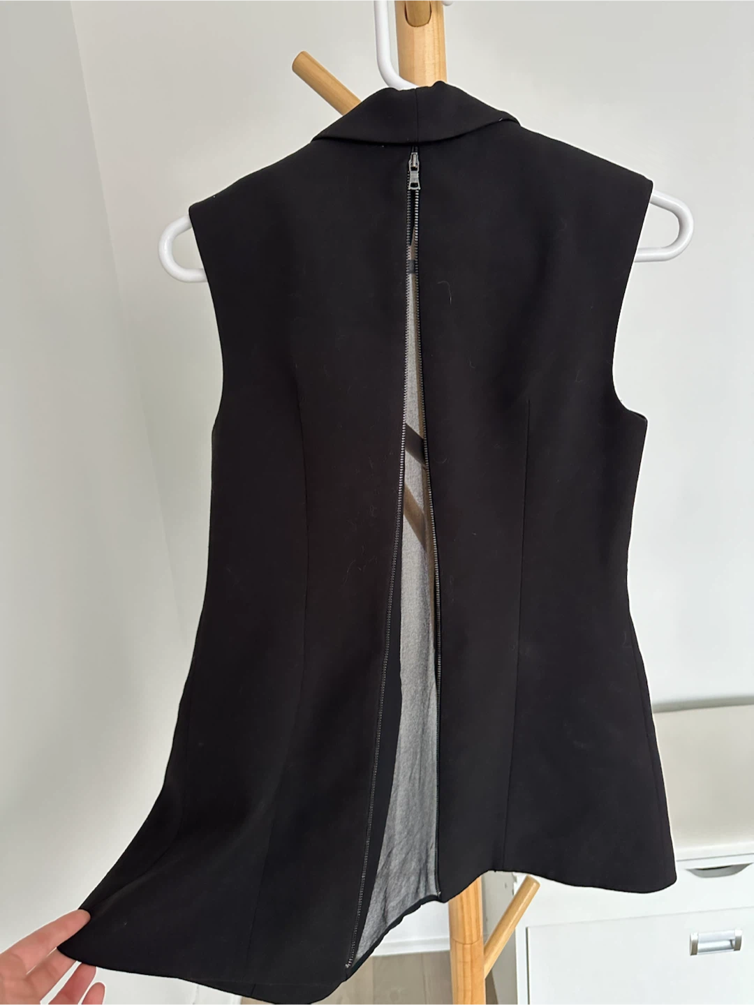 BCBGMAXAZRIA Black Sleeveless Blazer - photo 3