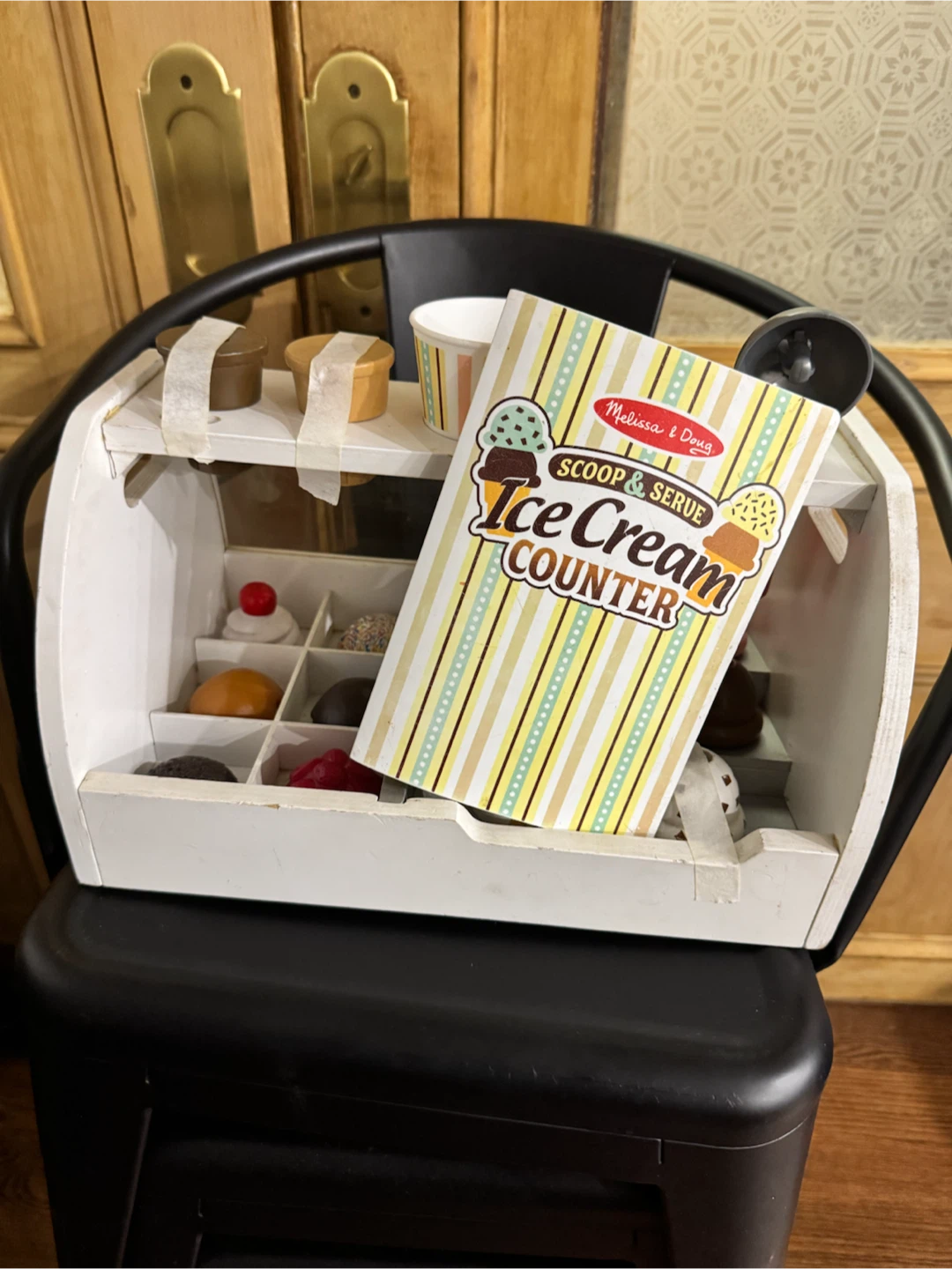 Melissa & Doug Wooden Scoop & Serve Ice Cream Counter - photo 3
