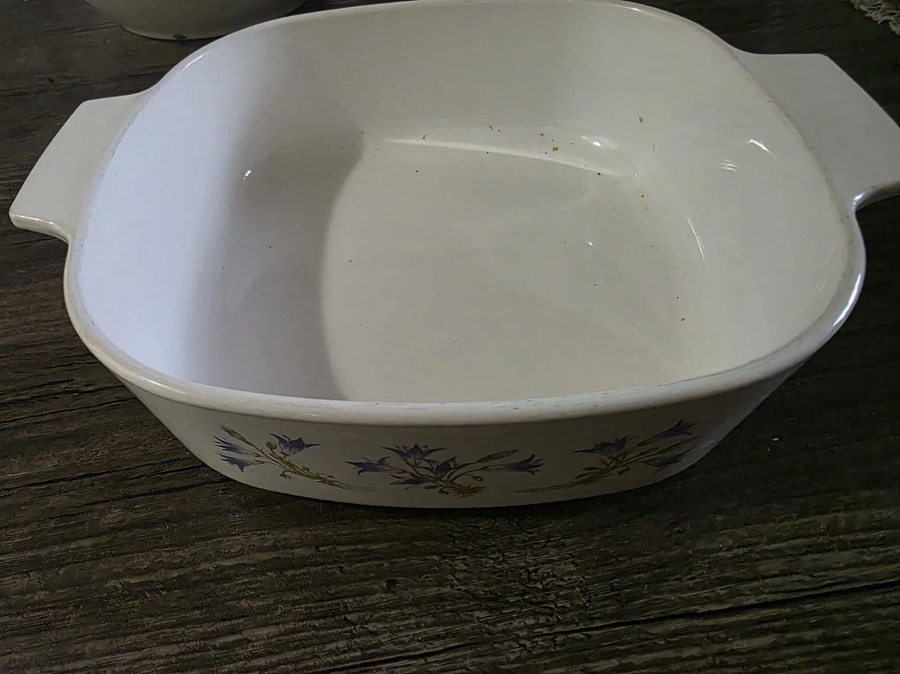White Dinner Plates with Floral Design - photo 2