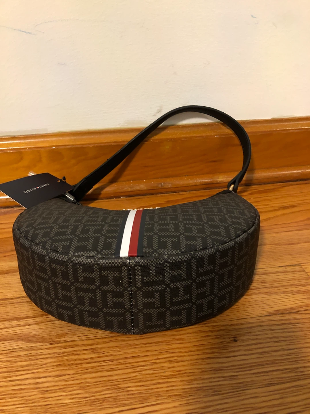 Tommy Hilfiger Monogram Shoulder Bag - photo 4